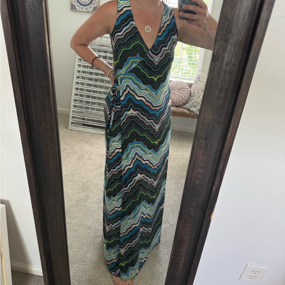 Chic Wave Pattern Maxi Dress